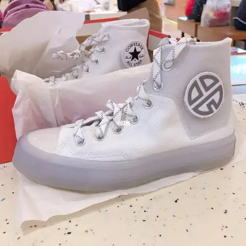 张艺兴匡威联名款