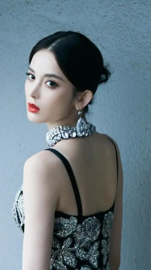 古力娜扎低胸礼服性感写真手机壁纸