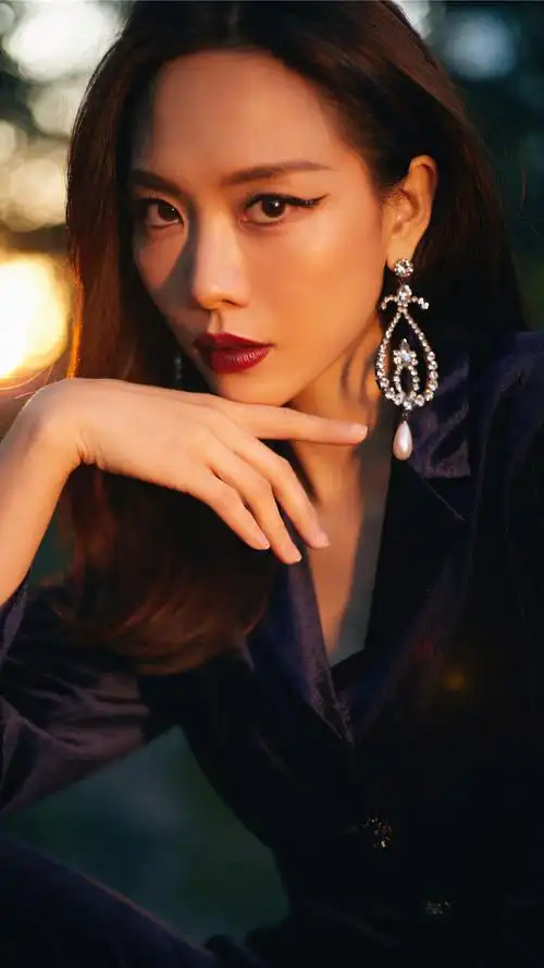 王霏霏酷飒性感写真手机壁纸