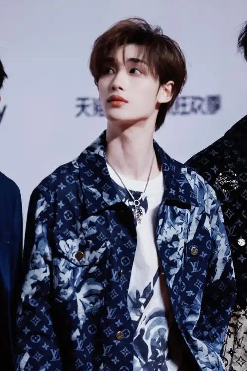 超话99#丁程鑫elle风尚大典#可爱与帅气同时出现@时代少年团-丁程鑫