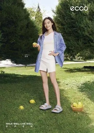 ecco品牌代言人倪妮演绎ecco ss24夏日凉鞋系列ecco品牌代言人倪妮
