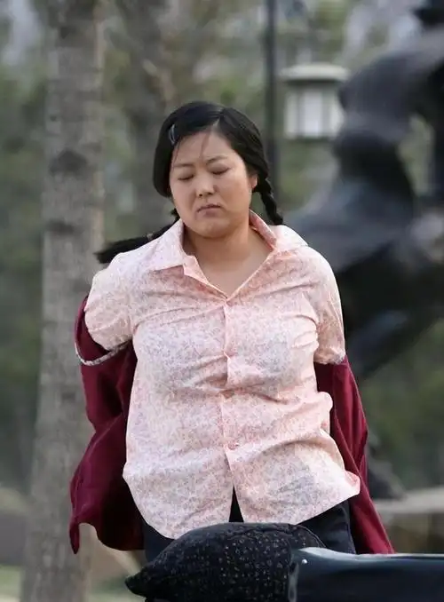 回顾演员王茜华这辈子正确的决定就是45岁高龄为小丈夫生儿子