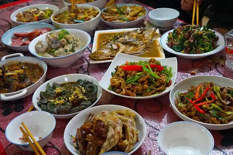 原创晒晒在婆家的年夜饭大碗菜大碗酒真爽网友北方农村的菜