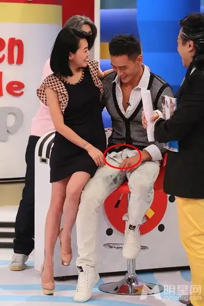 顾又铭遭小s咸猪手 疑下体激凸场面香艳