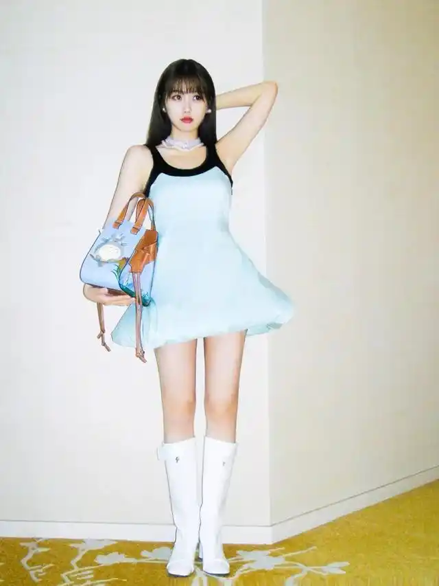 虞书欣甜妹穿搭|长筒靴出现无数次,搭配小裙子好甜好软