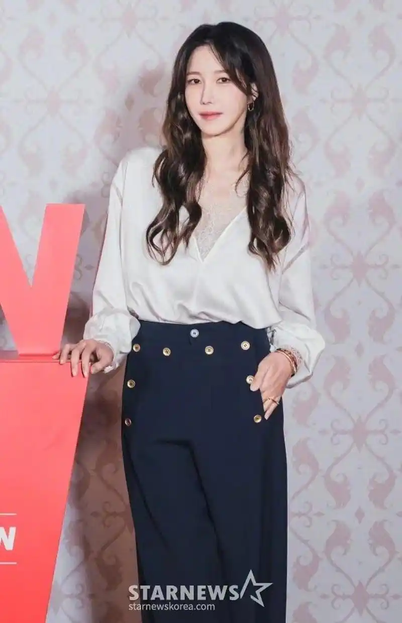 新闻报道顶楼大爆后#李智雅# 身价上涨,尤其是新剧潘多拉片酬提高了3