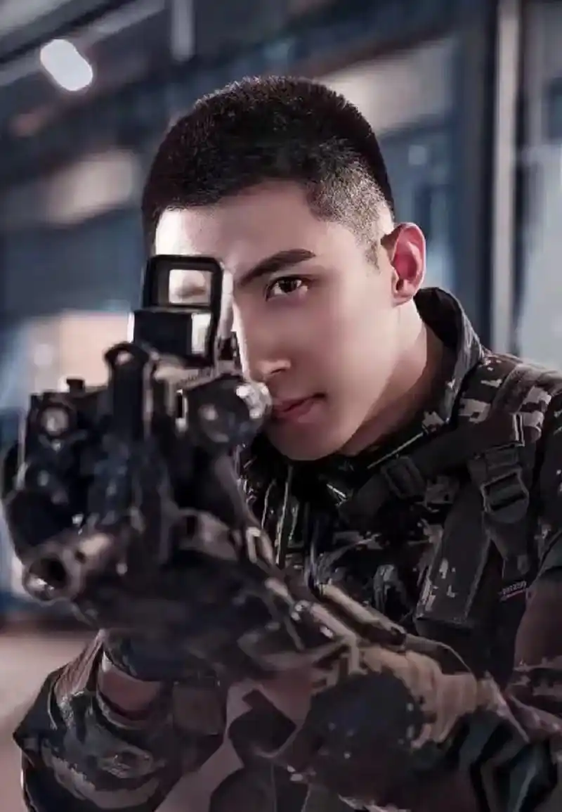 黄景瑜 警服,军装,消防服,你最喜欢穿什么的鲸鱼呢#在娱