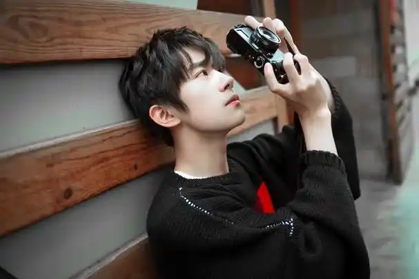 易烊千玺闪耀怀化,主演城市形象宣传片展现家乡情怀