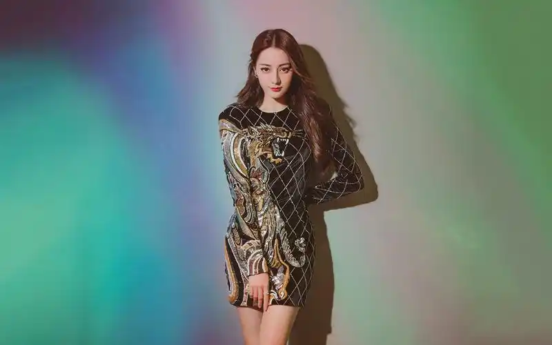 迪丽热巴性感优雅写真桌面壁纸