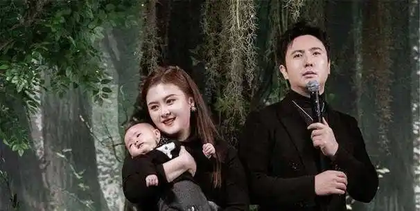 40岁"笑星"沈腾,"隐藏"4年的妻子,原来是大家熟悉的女演员_小品_开心