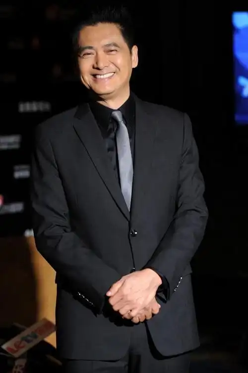 周润发裸捐56亿只是喊口号?面对灾情一毛不拔,活着就不做公益?