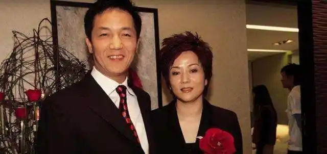 毛玉萍在香港名气非常大,但是她也有另外一个身份,就是曾经的上海首富