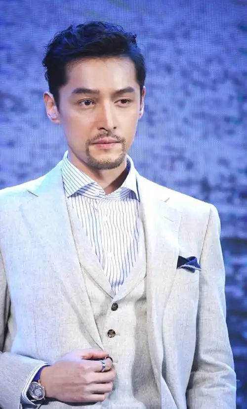 胡歌优雅绅士帅气写真图片