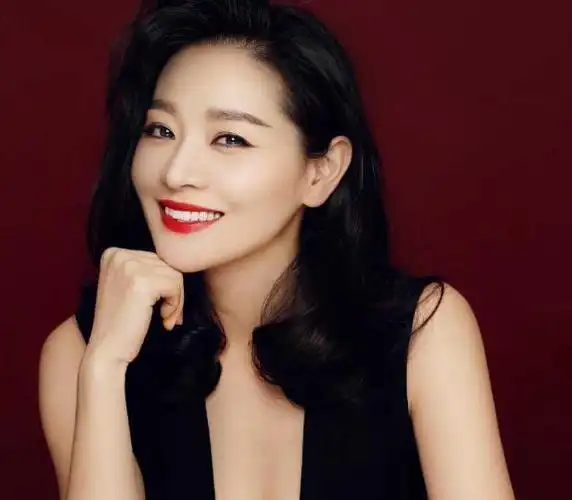 王维维颇具东方传统女性神韵的温婉太独树一帜