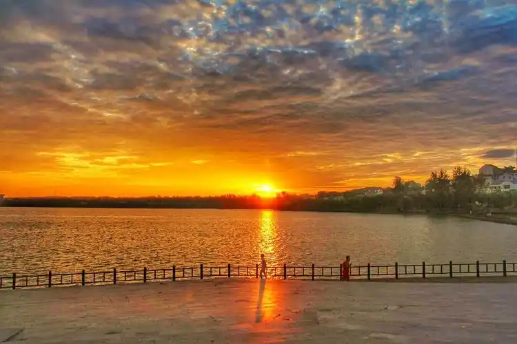 最美莫过夕阳红