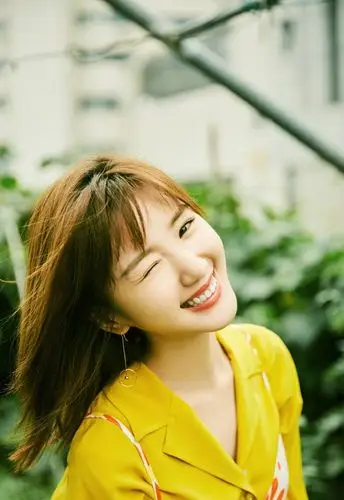 毛晓彤写真组图,邻家女孩般清透自然,笑容甜美又俏皮