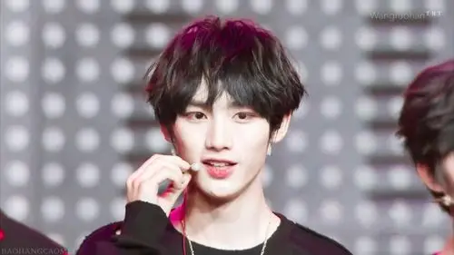 锁屏壁纸/男生头像/壁纸/丁程鑫神级美颜/神级美颜/时代少年团出道夜