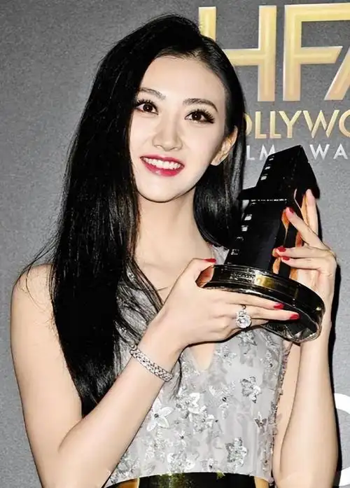 和贵人分手后娱乐圈的残酷在景甜身上展现得淋漓尽致