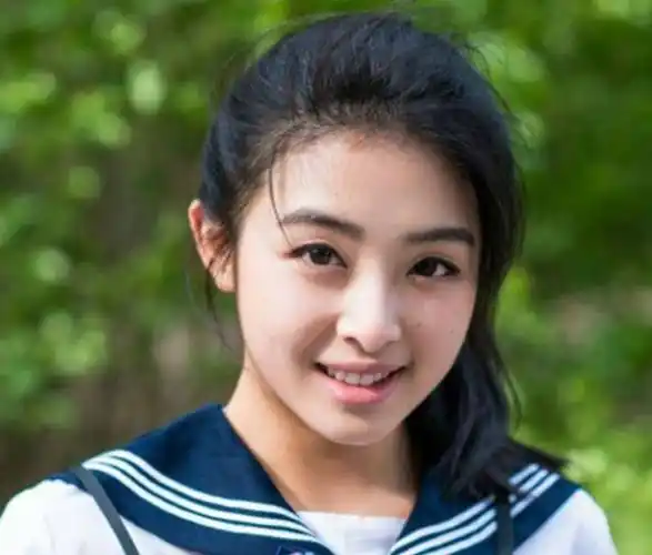 张含韵早年路演照曝光,高马尾接地气,网友表示认不出_观众_照片_舞台