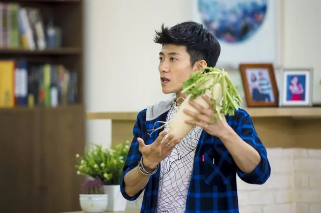 《家有儿女初长成》剧照,张一山饰演江北,总感觉是刘星长大了