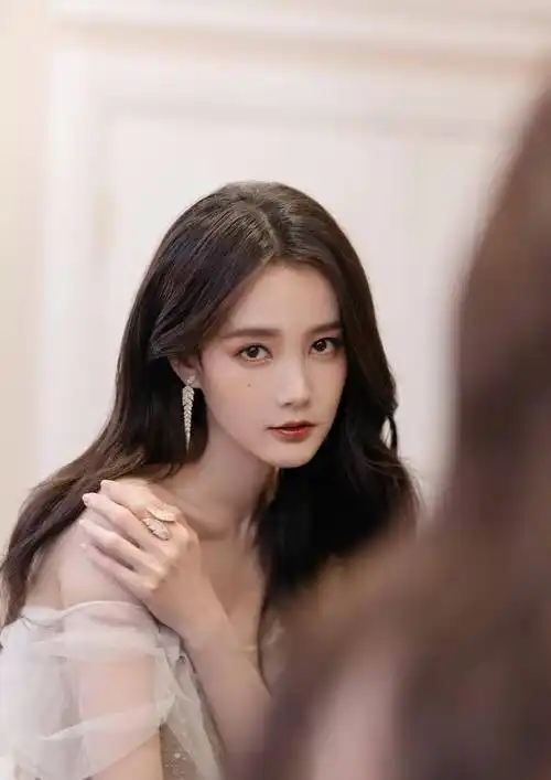 遇见--女神:迷人魅力不可挡,李一桐惊艳写真