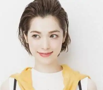 女生露额头超短发发型 教你露额头短发如何扎