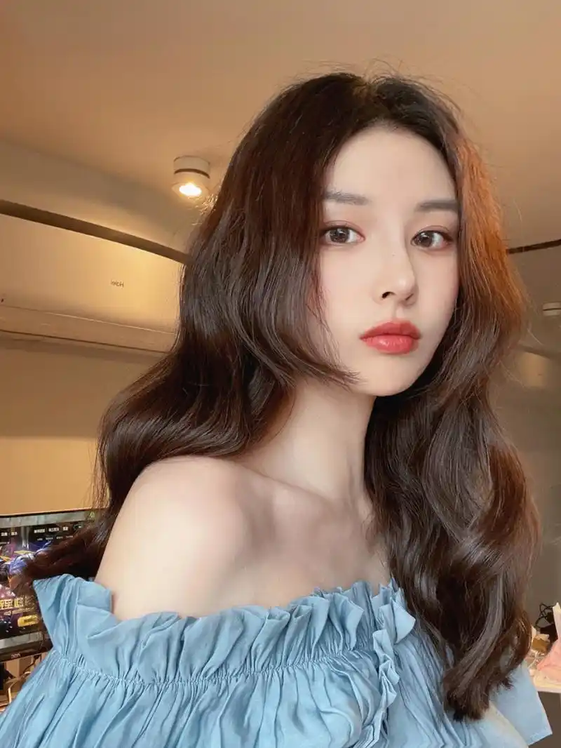 公主切 卷发 难得自己卷头发 手艺可还行[笑哭][笑哭] 	 用的潘婷三