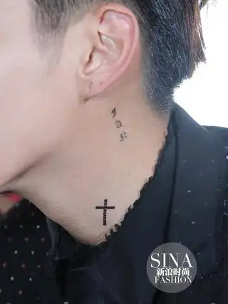 吴亦凡身上三处纹身曝光