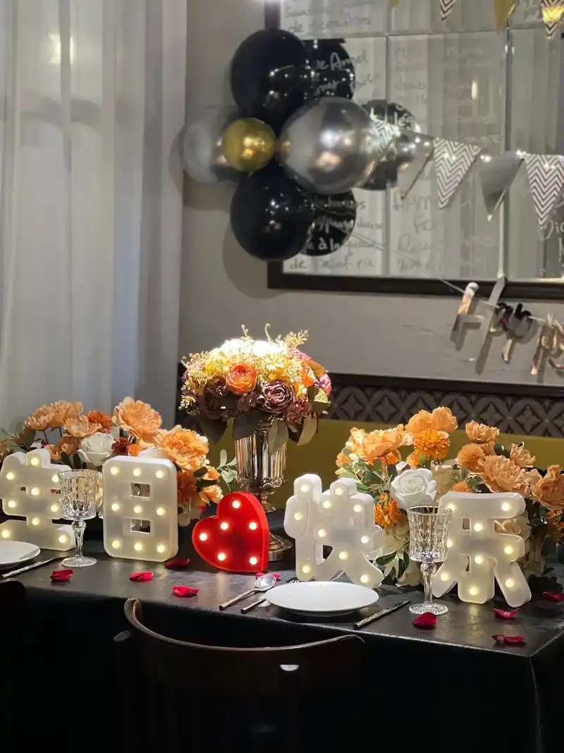 义乌西餐厅生日包厢.当中秋遇上生日,应该是特别的运气,店里总 - 抖音