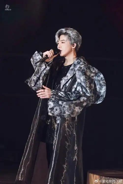 刘宇宁##刘宇宁片场抽烟