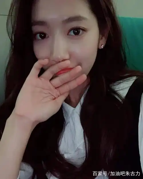 朴信惠ins生活照,一举一动诠释着优雅知性,完全是美如画啊