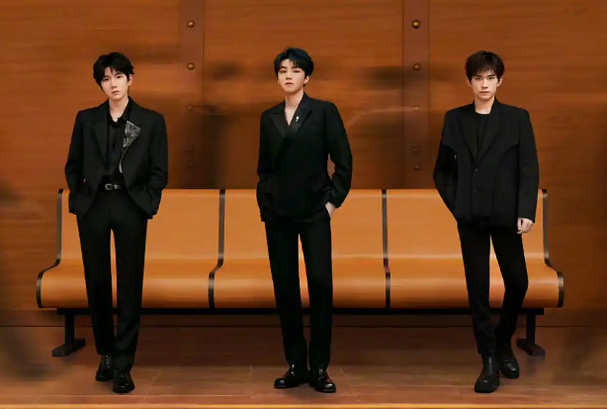 tfboys的最新海报,三小只的合影完全是拼出来的.