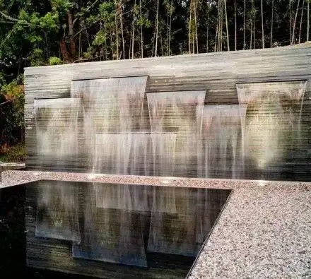 上海西郊别墅交错喷水墙,该项目占地1公顷,位于上海西郊宾馆一角.