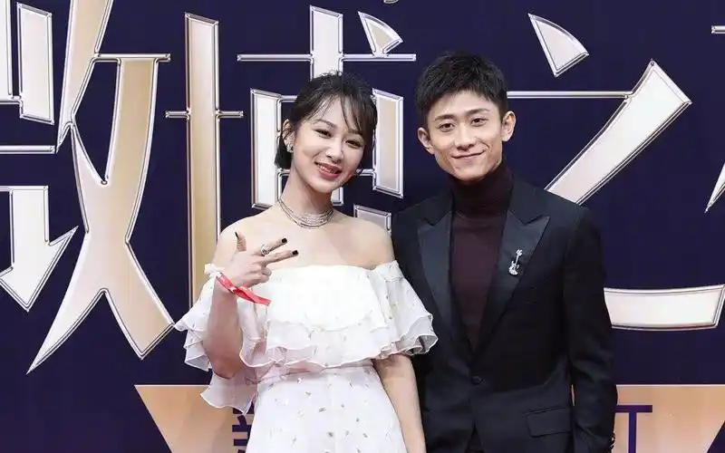 2017微博之夜杨紫与张一山采访