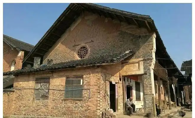 农村的这些老房子以前钱人家才能住得起