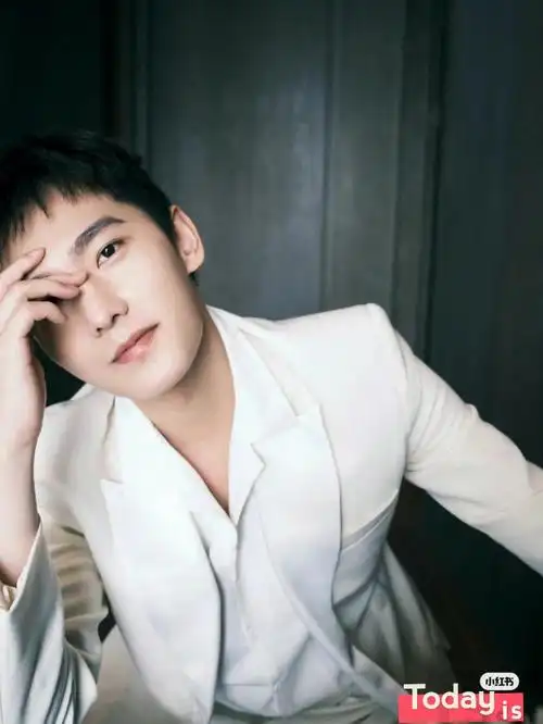 白衣杨洋帅的干净