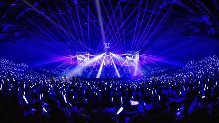 广州市锐鹰舞台与 张杰 未·live巡回演唱会同行!