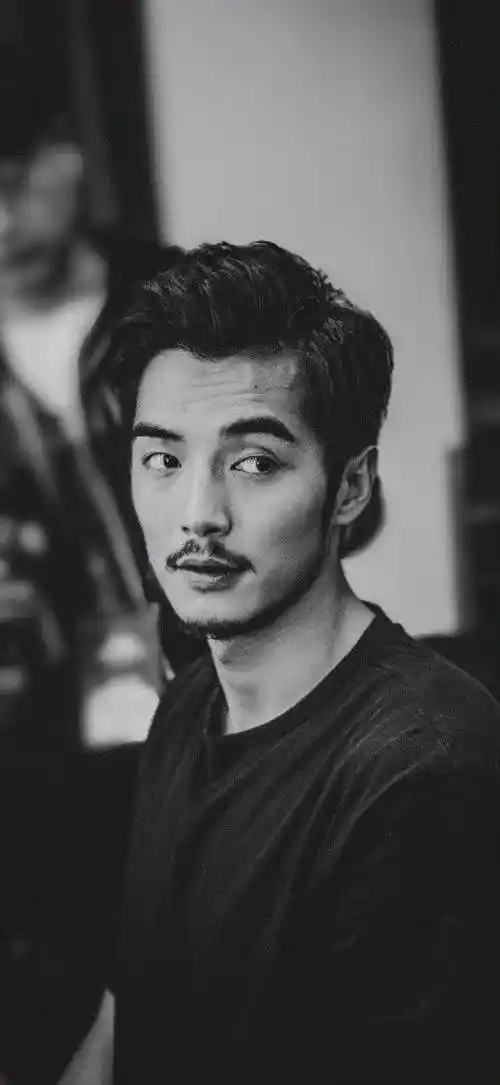 络腮胡男生的颜值终于被证明了这位帅哥最近横空出世