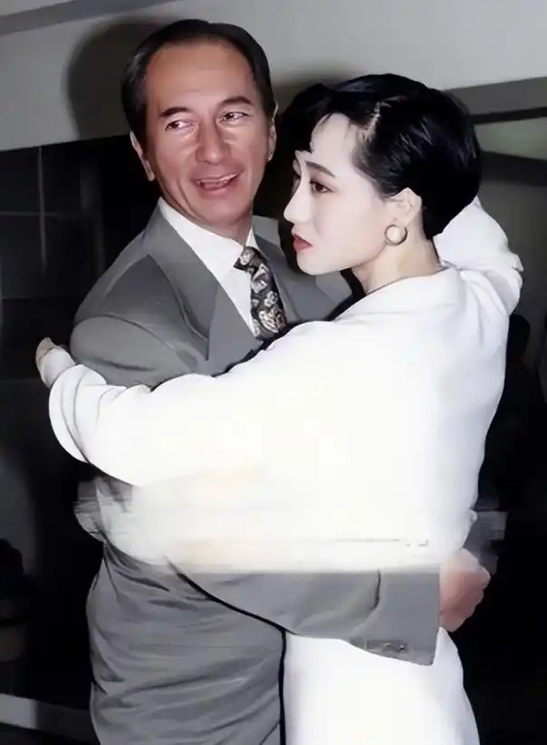 李连杰与利智的爱情十年之约,幕后真相令人唏嘘不已