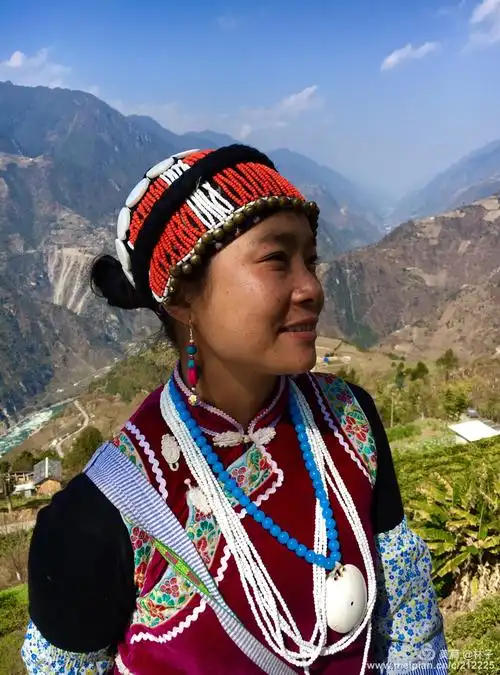 美丽大方的怒族姑娘!