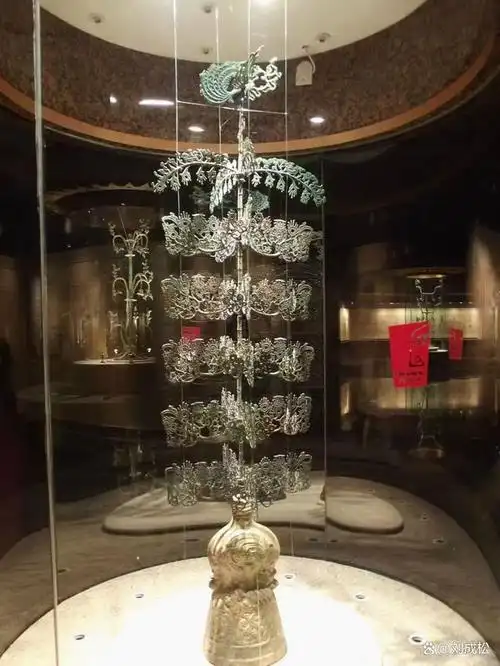 三星堆博物馆展出的一株青铜神树原型是苏美尔生命树