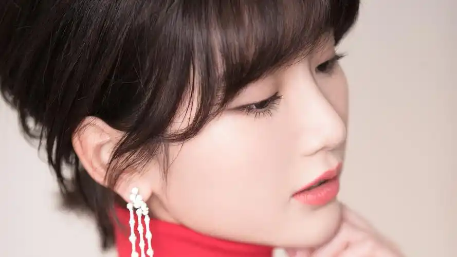 毛晓彤霸气写真桌面壁纸