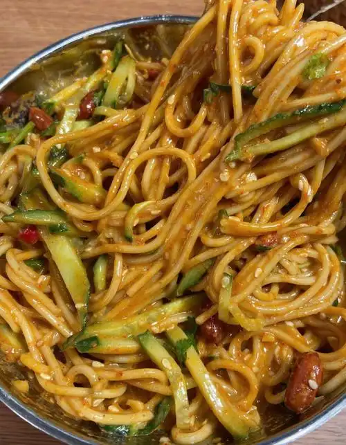 黏糊糊的麻酱拌面简单易做