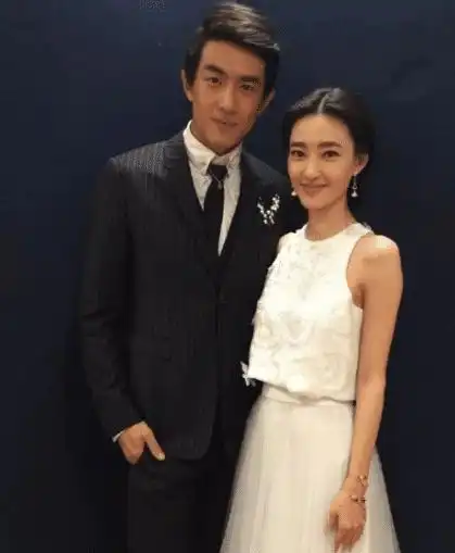 王丽坤与新晋男友甜蜜出行,这待遇连林更新也未曾有过