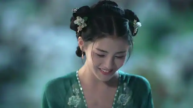 中国香港女演员,歌手,模特,多重身份,参演过不少电影电视剧,比较有名