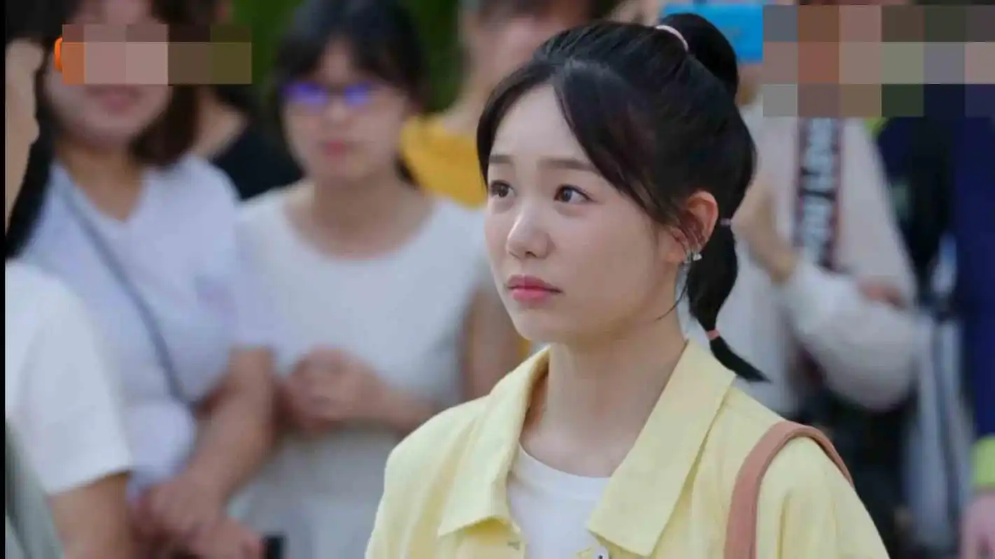 《暗格里的秘密》开播,小彩虹的颜值怎么一下子被削减了?_徐梦洁