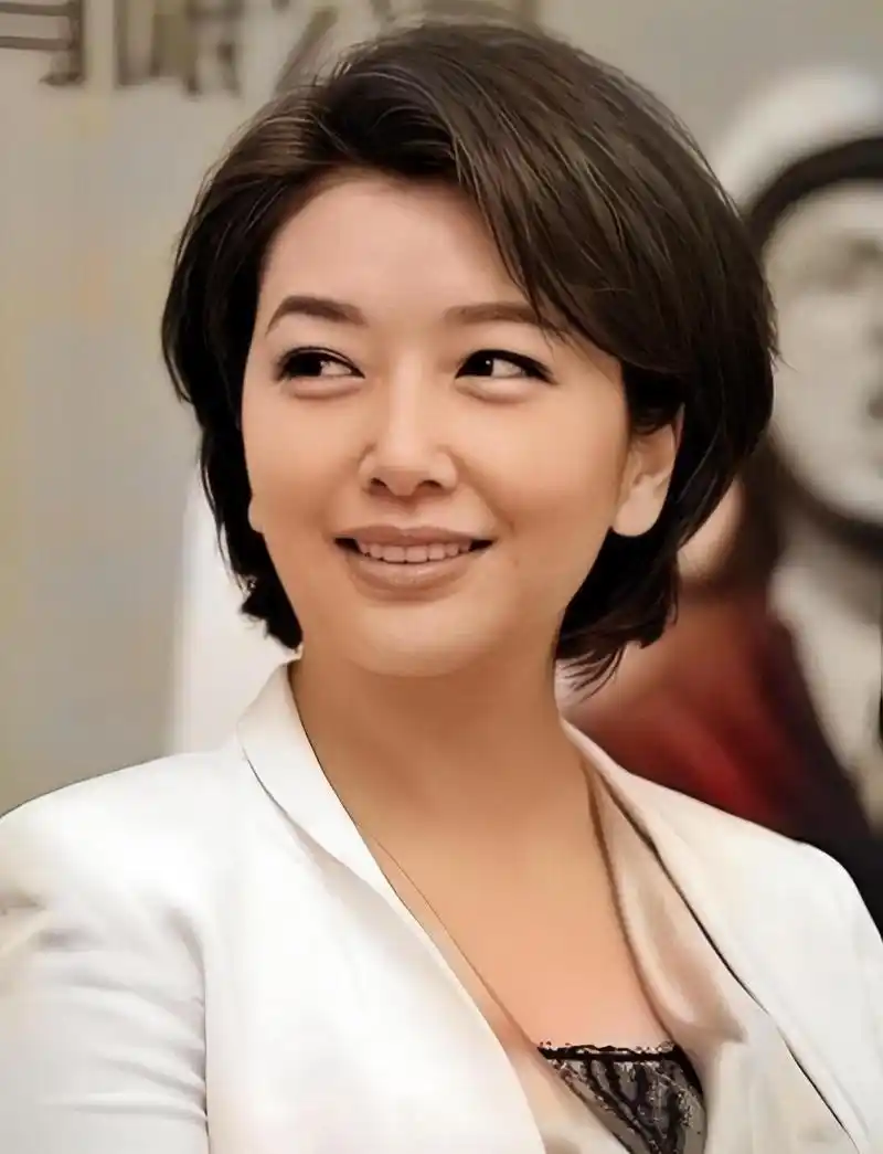 孙红雷被指责利用丁嘉丽,然后抛弃了她,但没有说靳东靠江珊生