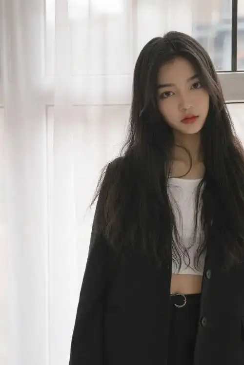 高冷气质女神迷人养眼眼神撩人写真图片[7/9]_美女写真_美桌网