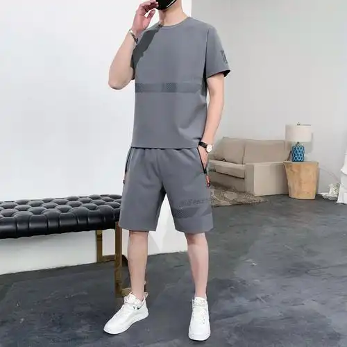 a夏季男士大码冰丝运动休闲套装男圆领t恤速干短袖短裤套装视频