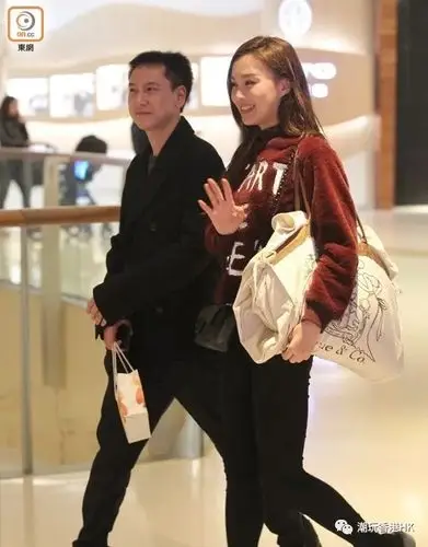 朱璇当年参选中华小姐,除夺冠,还获青春小姐成为双料冠军,亚军系香港